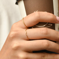 Alicia Dainty Wave Ring | Gold