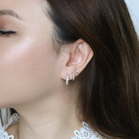 Aomi Hoops | Clear Silver