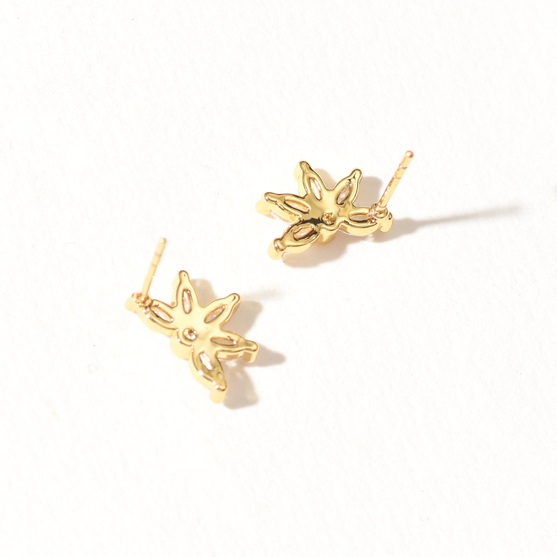 Lily Stud | Gold