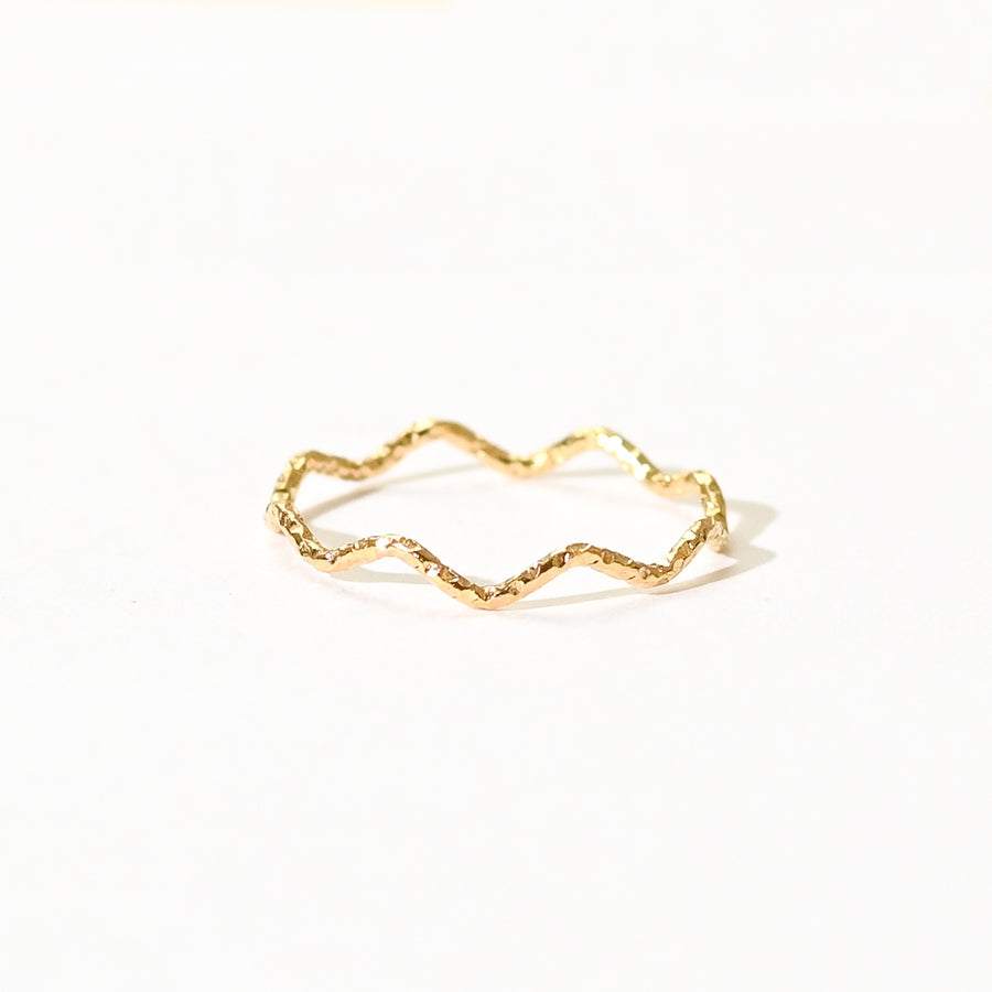 Alicia Dainty Wave Ring | Gold