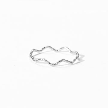 Alicia Dainty Wave Ring | Silver