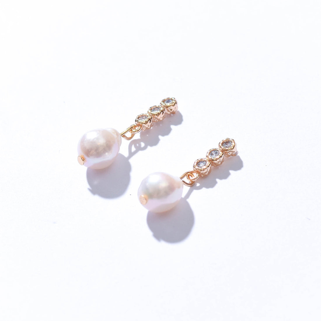 Alenka Minimalist Pearl Dangles