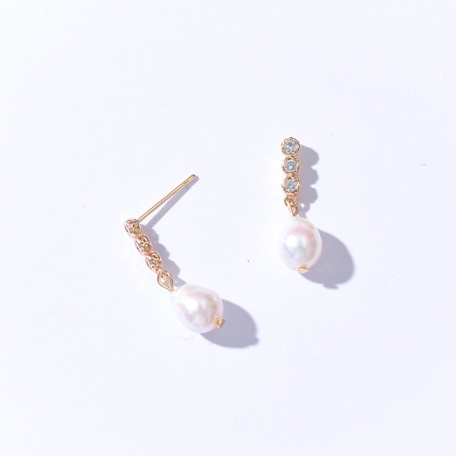 Alenka Minimalist Pearl Dangles