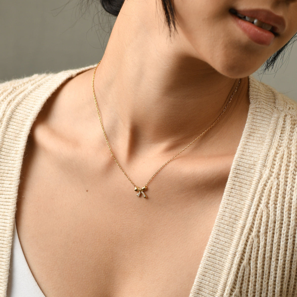 Amy Bow Necklace | Gold