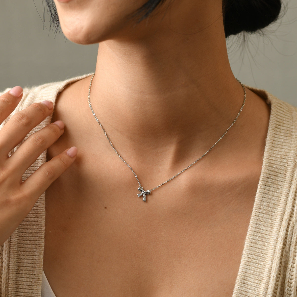 Amy Bow Necklace | Silver