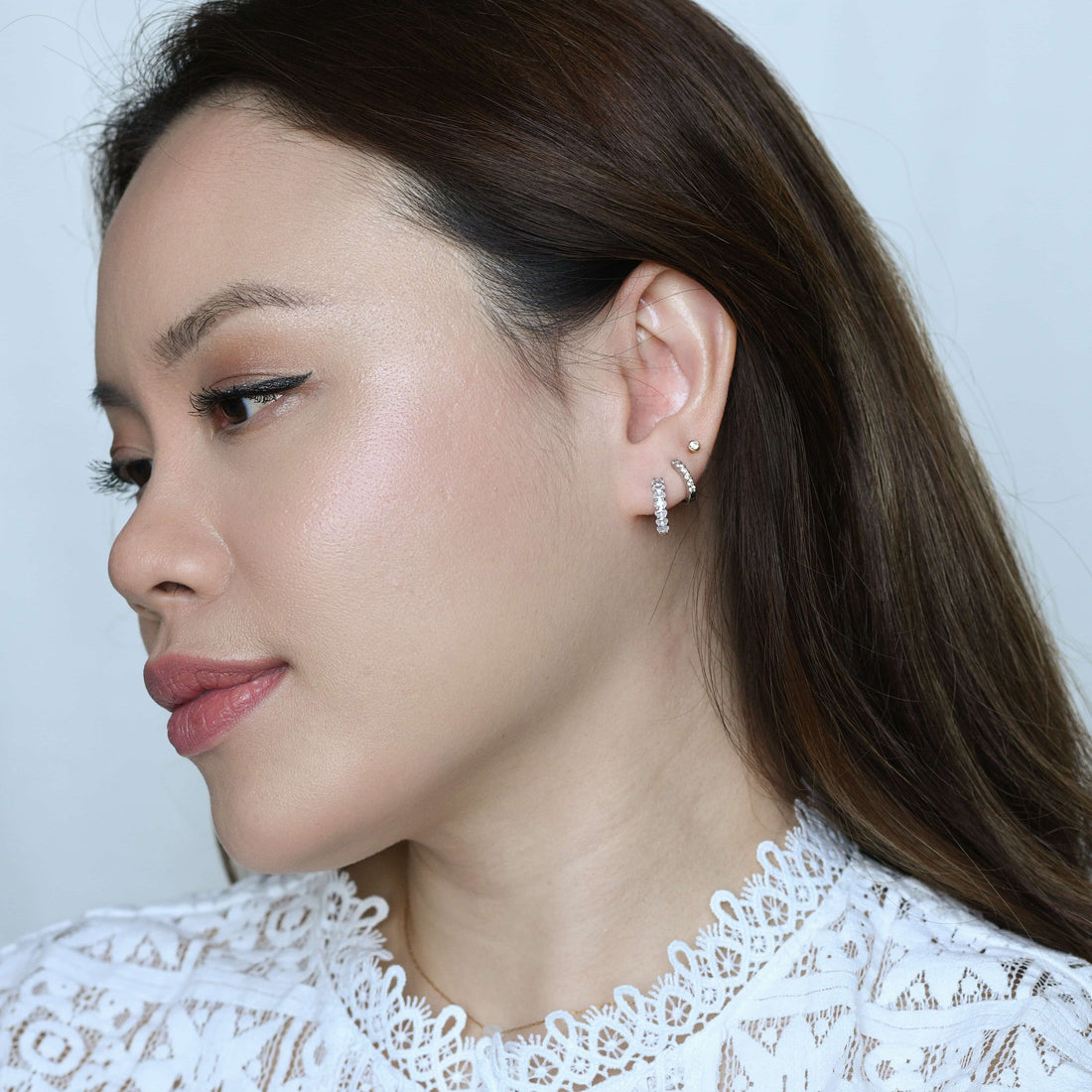 Aomi Hoops | Clear Silver