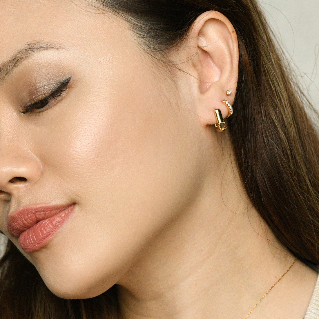 Sienna Minimalist Huggies | Manhattan Brown