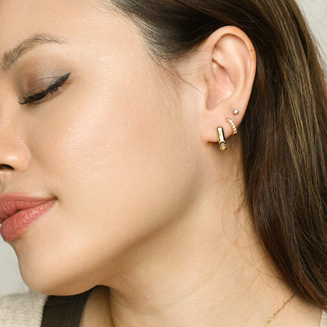 Sienna Minimalist Huggies | Manhattan Brown