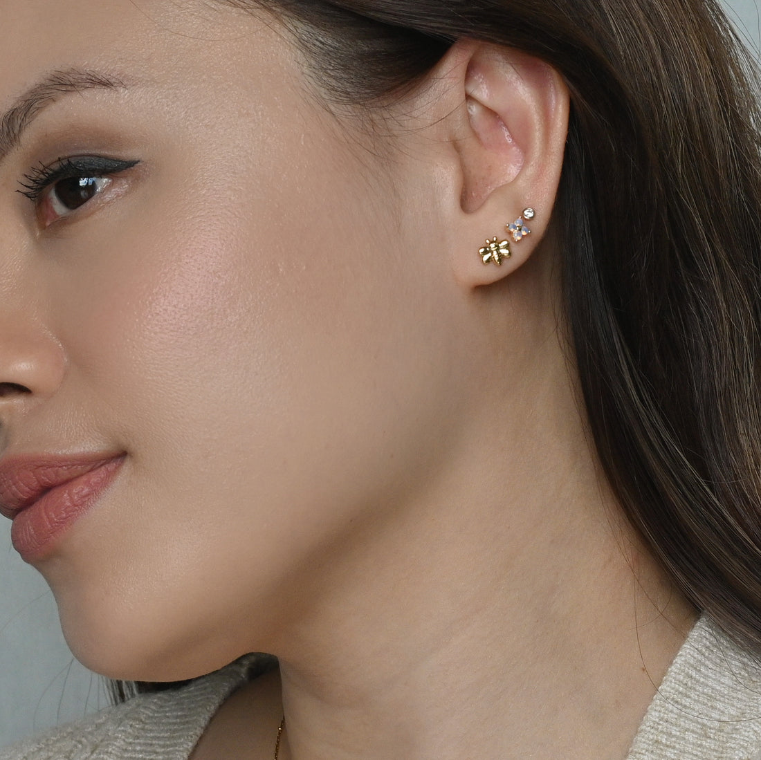 Momo Bee Studs | Gold