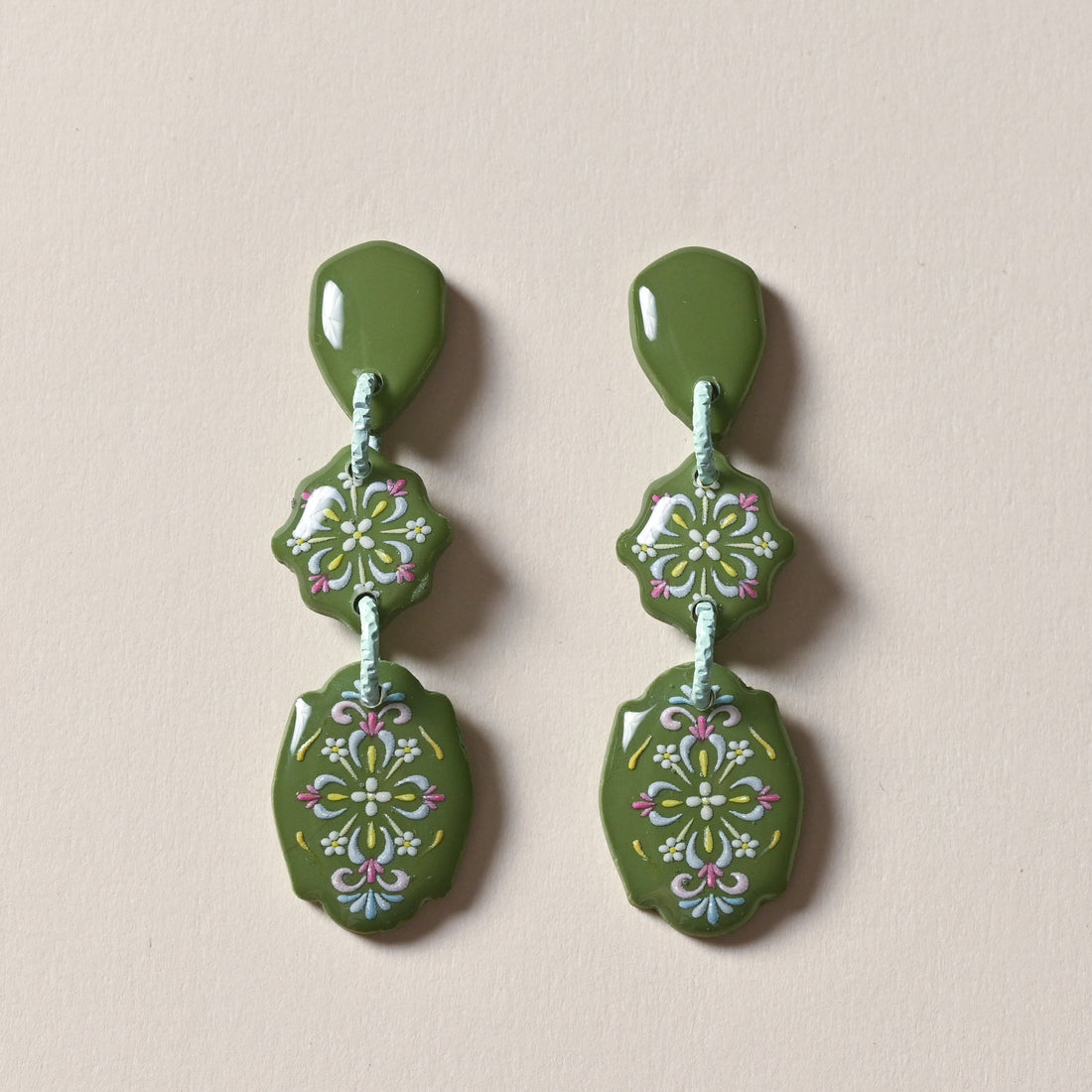 Nyonya Pandan Amira Dangle
