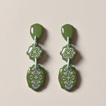 Nyonya Pandan Amira Dangle