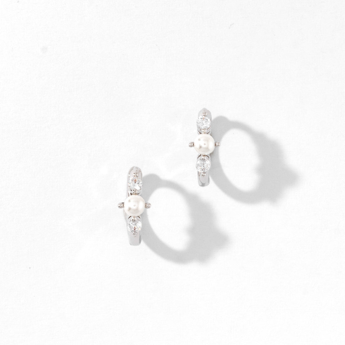 Sophia Pearl Huggies | Silver